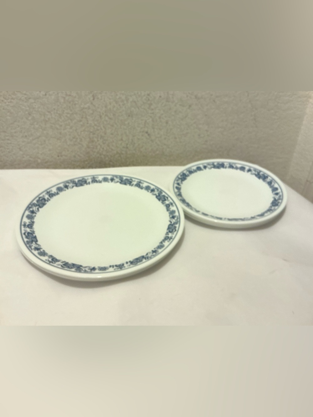 Corning Corelle Old Town Blue 4 Dinner & 4 salad plates Blue Onion Blue Floral
